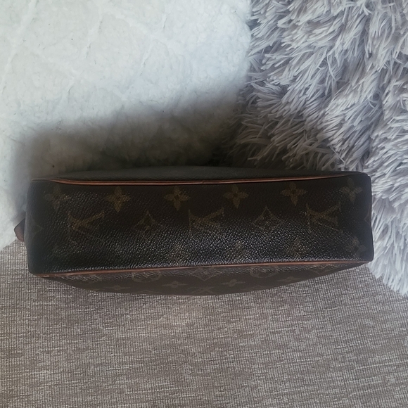 LOUIS VUITTON Compeigne 23 Clutch Monogram..Authentic!!! - Picture 6 of 11